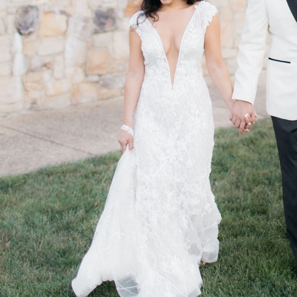 Spring 2019 Berta Wedding Dress - Picture 8 of 15